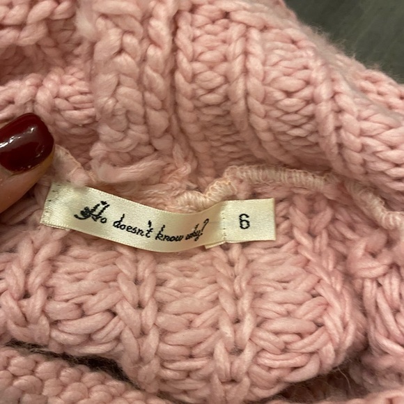 Pretty pink sweater - Picture 2 of 3